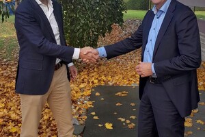 Vloeiende vloerovergang zonder profiel of zaagsnede